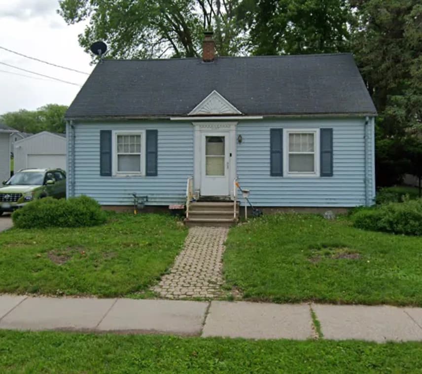 Older home with foundation issues, the kind Home Closing Pros buys for cash in Stoughton, WI